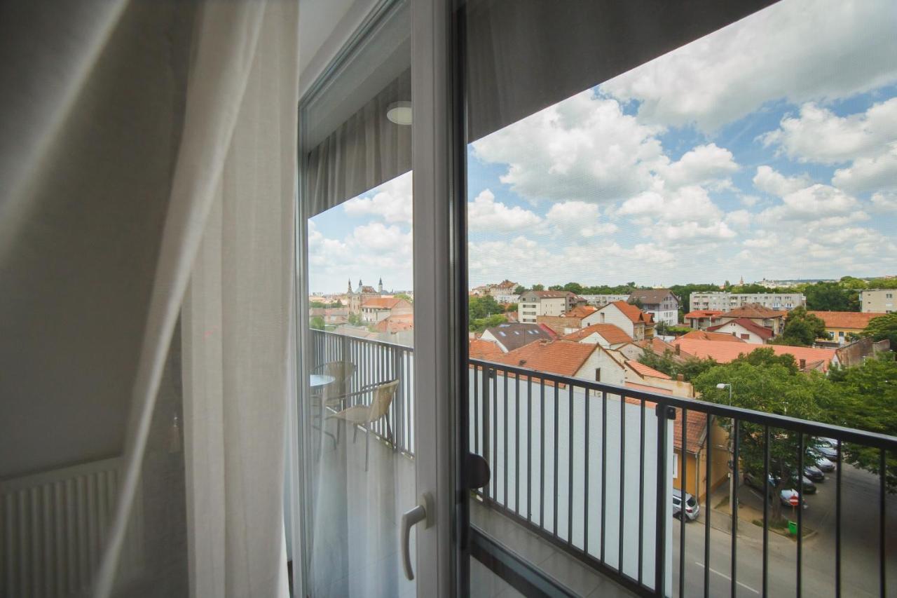 Central City Views Apartment Oradea Buitenkant foto